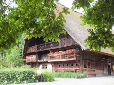 Das Schwarzwälder Freilichtmuseum Vogtsbauernhof in Gutach ist das älteste Freilichtmuseum Baden-Württembergs. Es stellt das Leben, Wohnen und Arbeiten der Menschen im Schwarzwald in den letzten Jahrhunderten dar