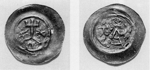 Der bei der Grabung gefundene elsässische Silberpfennig, Originalgröße 1,6 cm - Aufnahme: Dr. P-A. Martin, Badisches Landesmuseum Karlsruhe (L. 10284/41 - L 10285/52)