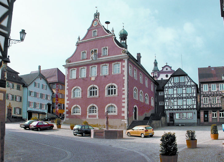 abb 07 Das Rathaus im Jahr 2005 nach der Umgestaltung des Rathausplatzes. Aufn.: Wolfgang Hoffmann