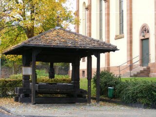 Trotte bei der Kirche